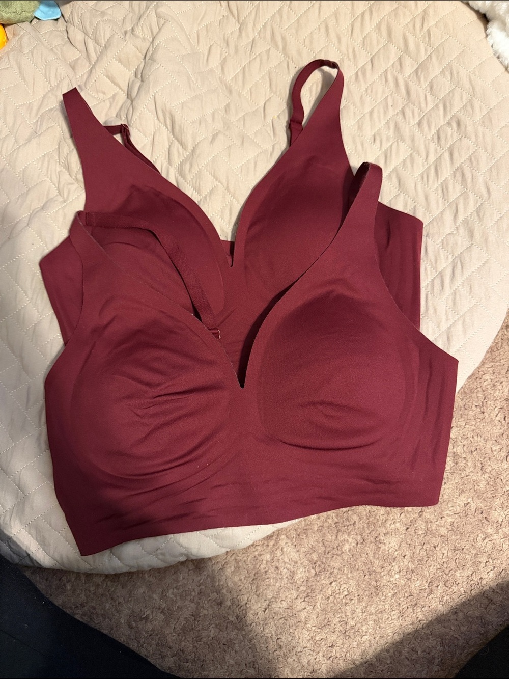 2 Auden Seamless V-Neck Bralette in Burgundy